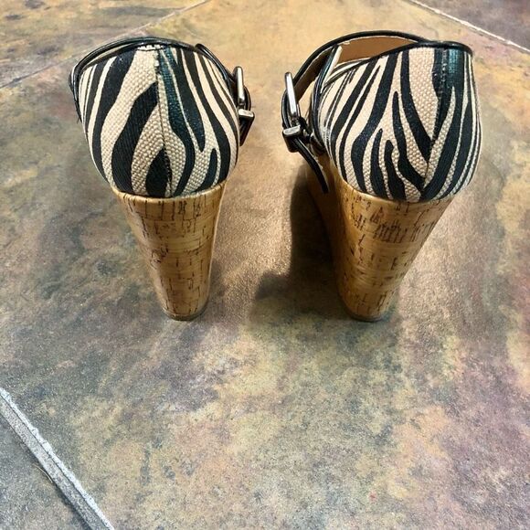 Antonio Melani Zebra Wedges Heels Tan and Black Size 7 M - Picture 4 of 9